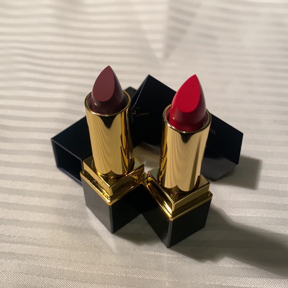 BRAND NEW Elizabeth Arden Lipsticks (2)